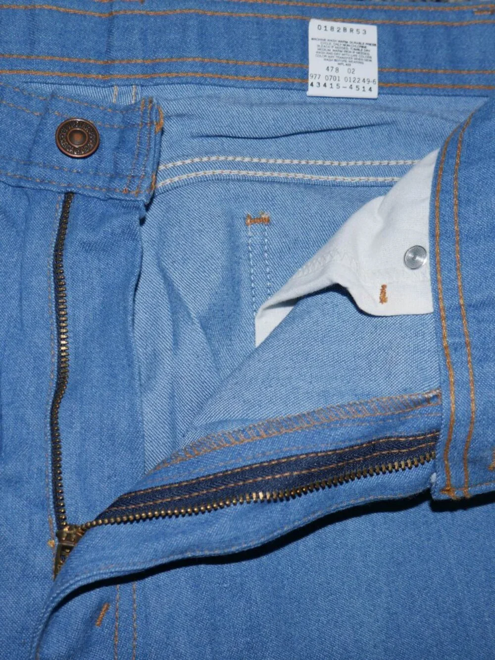 Vintage Levi's Action Jeans Men 33x29 Light Wash Blue Denim Made in USA Vtg 90s